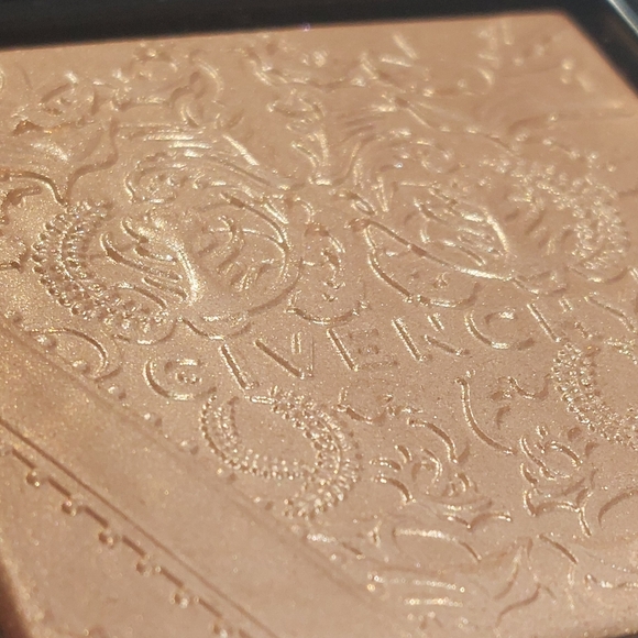 GIVENCHY Teint Couture SHIMMER Powder COLOR: 02 Shimmery Gold FACE HIGHLIGHTER. - Picture 5 of 11